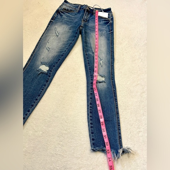 KanCan NWT Distressed Cropped Skinny Jean - Size 1/24 - Picture 4 of 14